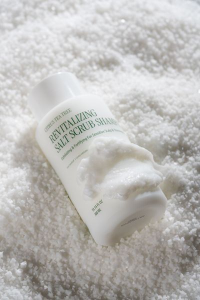 Ревіталізуючий шампунь-скраб Revitalizing Salt Scrub Shampoo CURLYSHYLL 300ml NC002986 фото