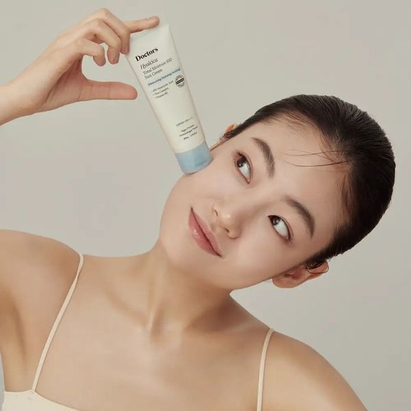 Сонцезахисний крем з 10 формами гіалуронової кислоти та центелою Doctors Hyalcica Total Moisture 10 D Sun Cream SPF 50+ /PA++++, 80 мл NC001383 фото