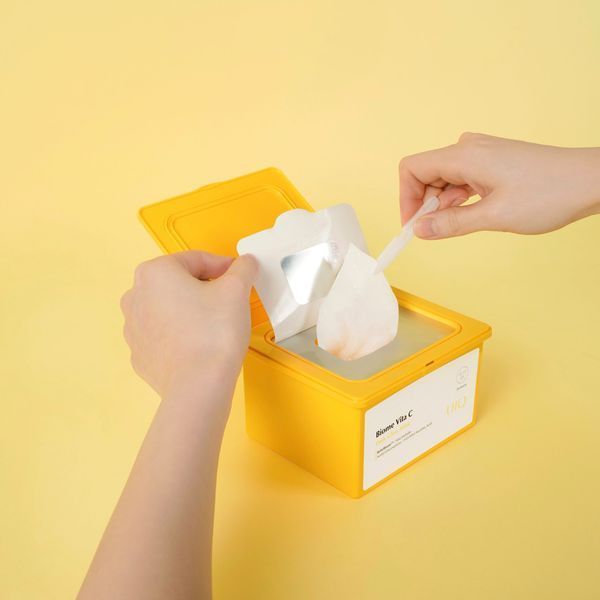 Упаковка освітлювальних тканинних масок UIQ Biome Vita C Daily Glow Mask, 30 шт NC003045 фото