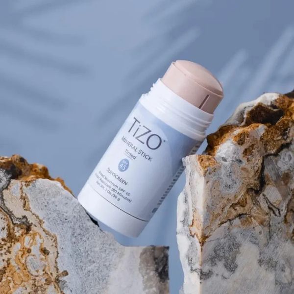 Мінеральний cонцезахисний стік з відтінком TiZO Mineral Stick Tinted SPF 45, 30 г NC004441 фото
