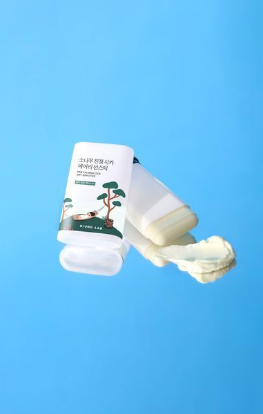 Сонцезахисний стік з екстрактом голок сосни ROUND LAB Pine Calming Cica Airy Sun Stick, 19 г NC004372 фото