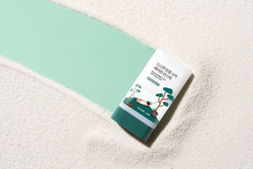 Сонцезахисний стік з екстрактом голок сосни ROUND LAB Pine Calming Cica Airy Sun Stick, 19 г NC004372 фото