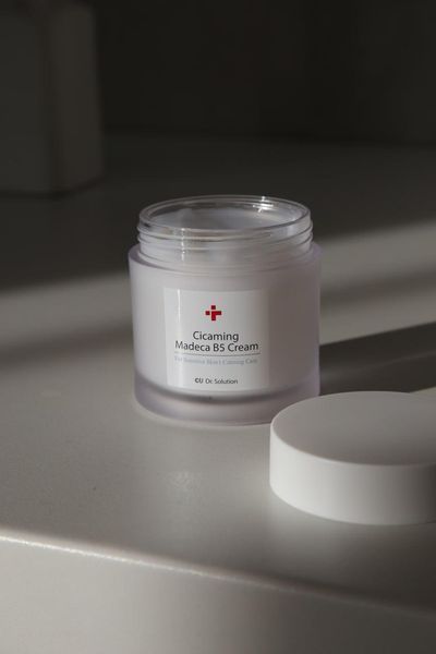 Заспокійливий крем з центеллою і пантенолом Cuskin Dr.solution Cicaming b5 madeca cream 70 мл NC001964 фото