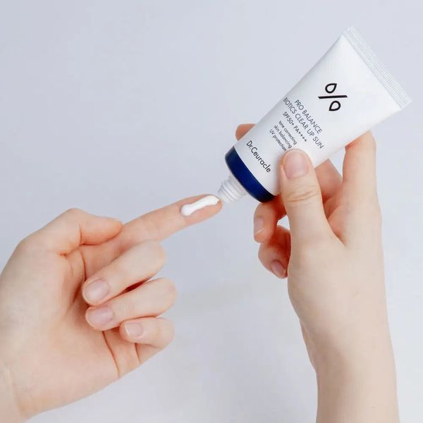 Сонцезахисний освітлюючий крем з пробіотиками Dr. Ceuracle Pro Balance Biotics Clear Up Sun SPF 50+ PA++++, 50 мл NC001070 фото
