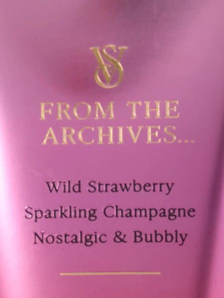Лосьйон для тіла Fragrance Lotion Strawberries & Champagne Victoria&rsquo;s Secret 236мл NC001301 фото