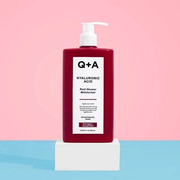 Засіб для інтенсивного зволоження Q+A Hyaluronic Acid Post-Shower Moisturiser, 250 ml NC001491 фото Засіб для інтенсивного зволоження Q+A Hyaluronic Acid Post-Shower Moisturiser, 250 ml NC001491 фото